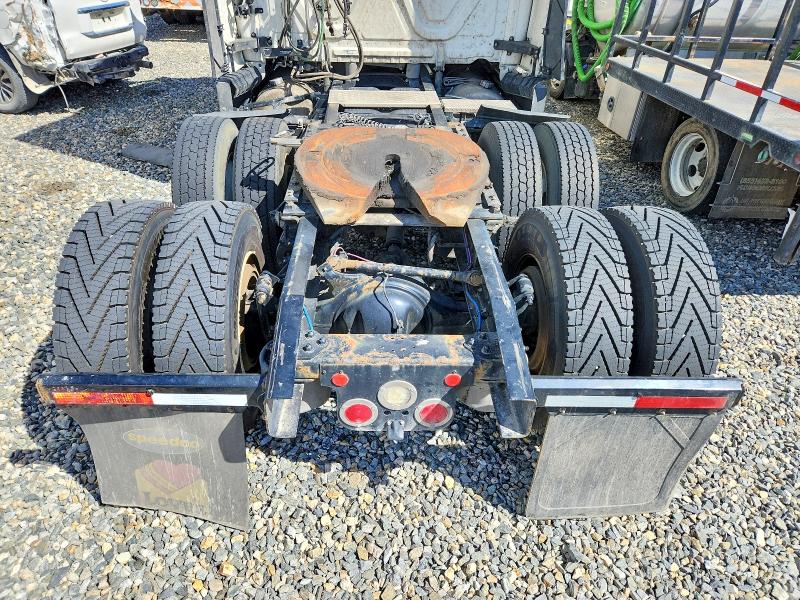 2022 Freightliner All other VIN 3AKJHHDR2NSMY8519 COPART salvage auction — SIDE, IN - DIS/DLR/EXP ONLY CLEAN TITLE, sold $6,100 on 2026-07-28 (photo 9)
