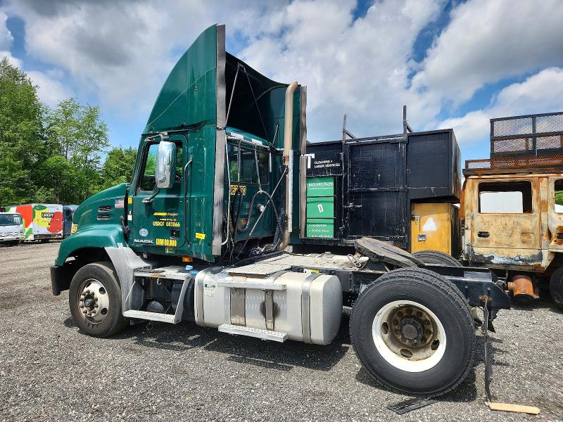 2017 Mack All other VIN 1M1AW01X5HM009845 COPART salvage auction — NORMAL WEAR, CT, sold $4,800 on 2026-07-09 (photo 3)