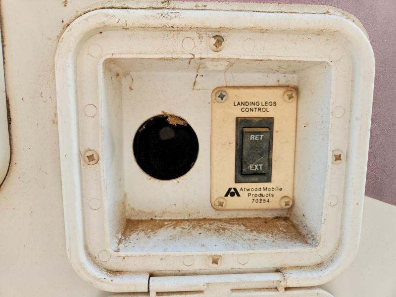2000 Jay Recreation VIN 1UJCJ02RXY1K40426 COPART salvage auction — SIDE, SV, sold $10 on 2026-07-16 (photo 8)