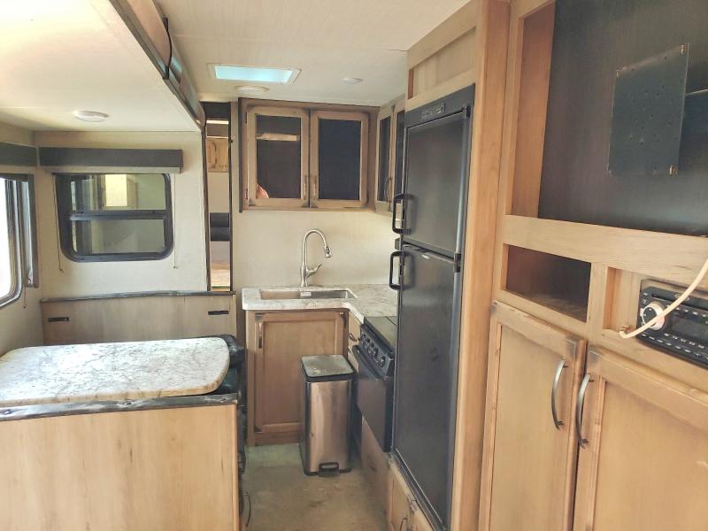 2019 Grand design Transcend VIN 573TT3722K8802897 COPART salvage auction — MINOR DENT/SCRATCHES, WV - CERTIFICATE OF TITLE, sold $7,300 on 2026-07-07 (photo 6)