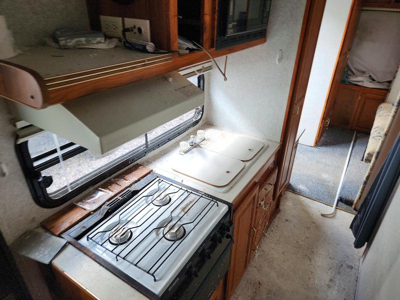 2000 Foresriver Rockwood r VIN 4X4TRLA27YD069528 COPART salvage auction — ALL OVER, WI - CERTIFICATE OF TITLE, sold $200 on 2026-07-07 (photo 6)
