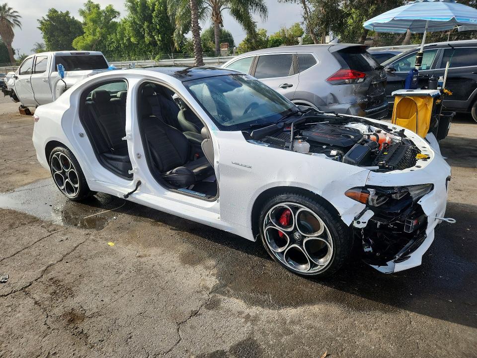 2024 Alfa romeo Giulia VIN ZARFAMBN1R7683277 COPART salvage auction — FRONT END, Ca - Certificate Of Title, sold $10,600 on 2026-07-02 (photo 4)