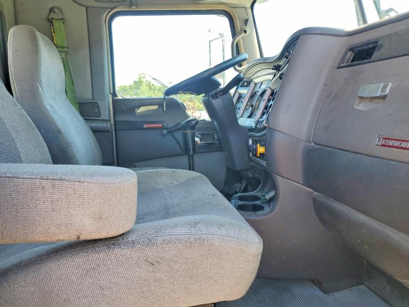 2019 Kenworth All other VIN 1XKDDP9X1KJ299451 COPART salvage auction — MINOR DENT/SCRATCHES, NC - CERTIFICATE OF TITLE (P), sold $11,300 on 2026-07-21 (photo 5)