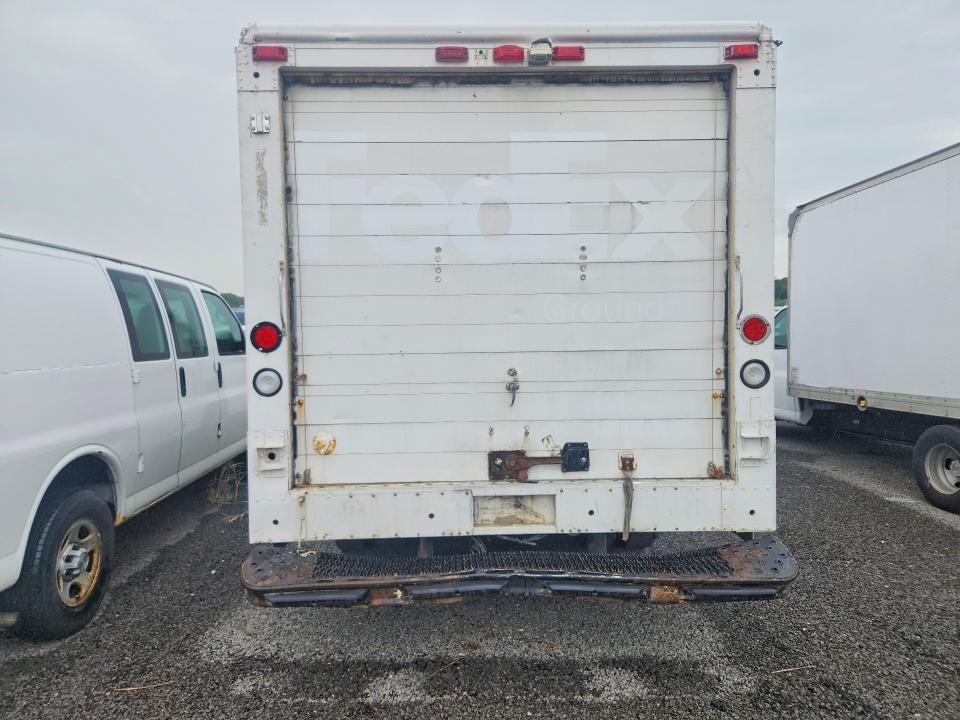 1998 Frht Mt45 chass VIN 4UZA4FFD0WC912247 COPART salvage auction — SIDE, MA - CERT OF TITLE-RECONSTRCTD COLL, sold $800 on 2026-07-06 (photo 6)