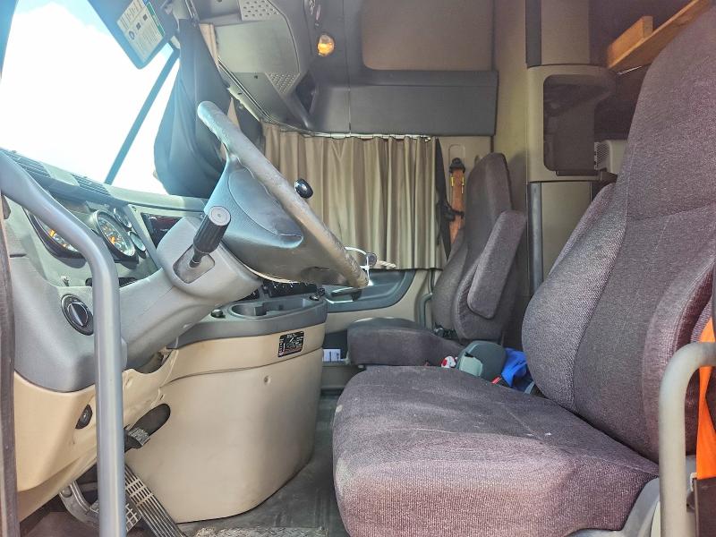 2018 Freigliner VIN 3AKJGLDR4JSJK2514 COPART salvage auction — NORMAL WEAR, TX - CERTIFICATE OF TITLE, sold $4,350 on 2026-07-14 (photo 5)
