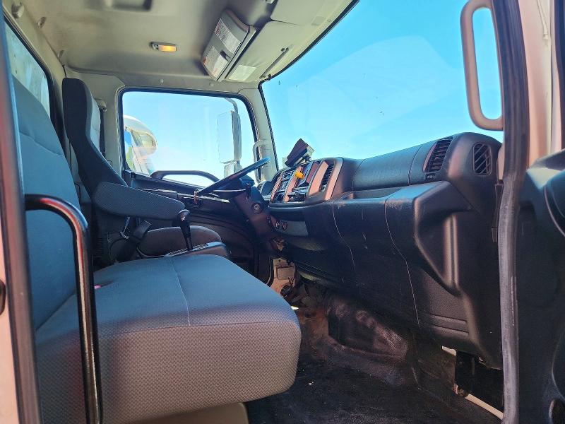2018 Hino 268a VIN 5PVNJ8JT4J4S58509 COPART salvage auction — MINOR DENT/SCRATCHES, CT, sold $7,500 on 2026-10-20 (photo 5)