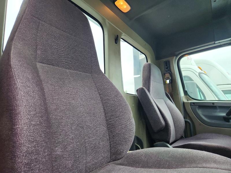2017 Freightliner Cascadia 113 VIN 3AKBGADVXHSJD0645 COPART salvage auction — MINOR DENT/SCRATCHES, IN - CERTIFICATE OF TITLE, sold $525 on 2026-07-10 (photo 6)