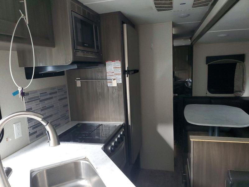 2021 Shasta Oasis seri VIN 5ZT2SSWB1ME015007 COPART salvage auction — SIDE, MA - CERT OF TITLE-RECONSTRCTD COLL, sold $6,900 on 2026-07-07 (photo 6)