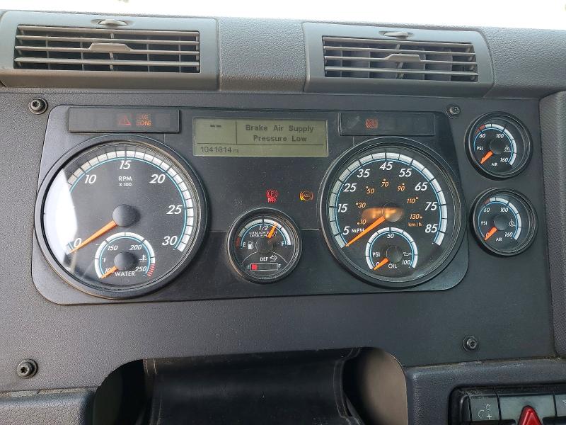 2017 Freightliner All other VIN 3AKBGADV3HSJD0535 COPART salvage auction — MINOR DENT/SCRATCHES, IN - CERTIFICATE OF TITLE, sold $250 on 2026-07-10 (photo 8)