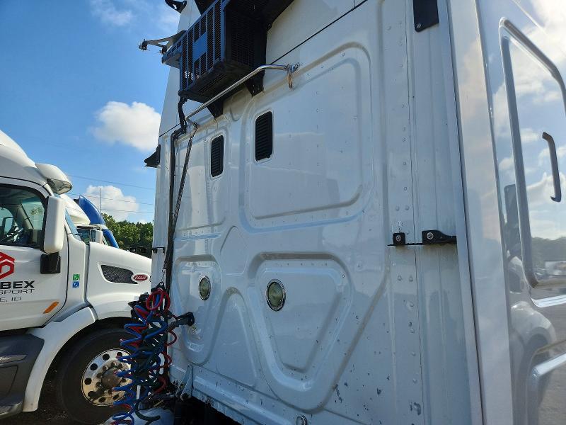 2016 Freightliner All other VIN 3AKJGLDV1GSGS4695 COPART salvage auction — MINOR DENT/SCRATCHES, LA - CERTIFICATE OF TITLE, sold $3,900 on 2026-07-28 (photo 6)