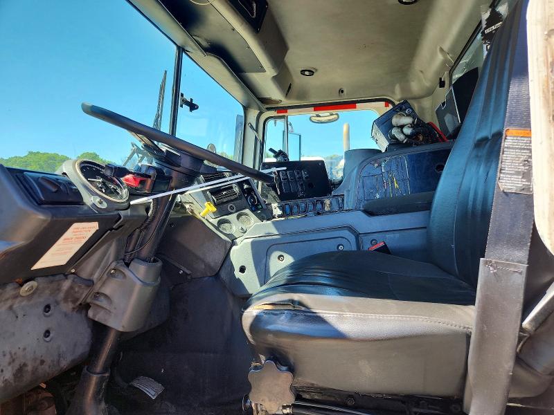 2012 Mack All other VIN 1M2AV02C8CM009101 COPART salvage auction — MINOR DENT/SCRATCHES, FL - CERTIFICATE OF DESTRUCTION, sold $525 on 2026-07-09 (photo 5)