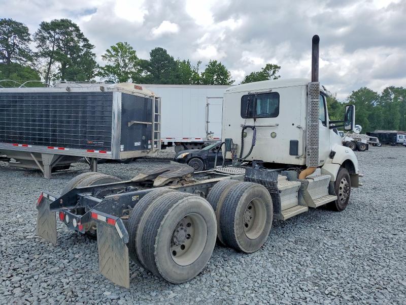 2017 Kenworth All other VIN 1XKZDP9X1HJ169880 COPART salvage auction — MINOR DENT/SCRATCHES, NC - CERTIFICATE OF TITLE (P), sold $15,800 on 2026-07-07 (photo 4)