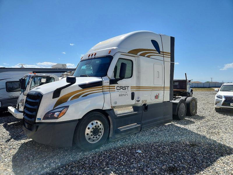 2022 Freightliner All other VIN 3AKJHHDR2NSMY8519 COPART salvage auction — SIDE, IN - DIS/DLR/EXP ONLY CLEAN TITLE, sold $6,100 on 2026-07-28 (photo 2)