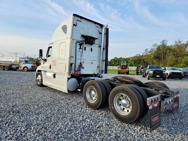 2015 Freightliner All models VIN 1FUJGLBG5FLGS1622 COPART salvage auction — MINOR DENT/SCRATCHES, FL - CERT OF TITLE SLVG REBUILDABLE, sold $3,600 on 2026-07-23 (photo 3)