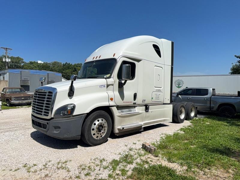2017 Freightliner All other VIN 3AKJGLDR9HSJF4574 COPART salvage auction — MECHANICAL, CZ, sold $2,050 on 2026-07-30 (photo 2)