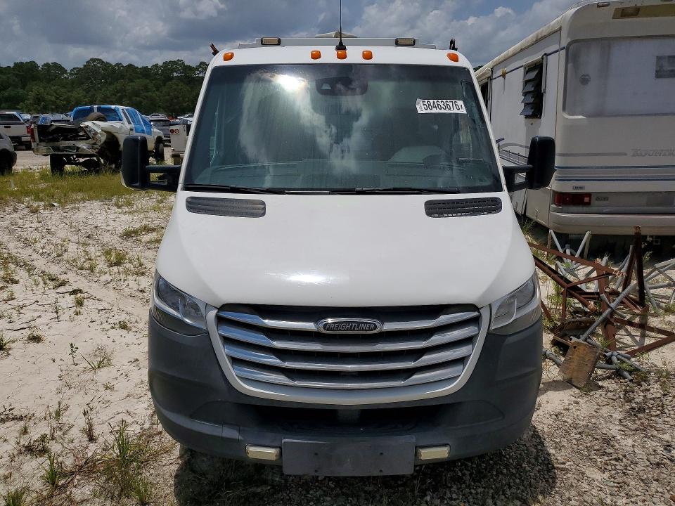 2019 Freightliner Sprinter VIN WDPPF4CD5KN038664 COPART salvage auction — MINOR DENT/SCRATCHES, LA - CERTIFICATE OF TITLE (P), sold $7,700 on 2026-07-14 (photo 5)