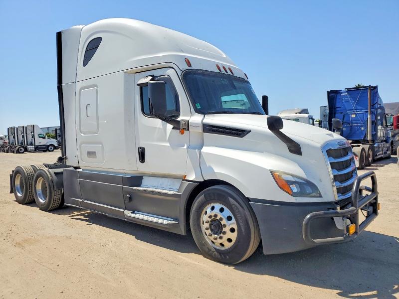 2020 Freightliner All other VIN 3AKJHHDR4LSLP7256 COPART salvage auction — NORMAL WEAR, IN - DIS/DLR/EXP ONLY CLEAN TITLE, sold $14,800 on 2026-07-23 (photo 1)