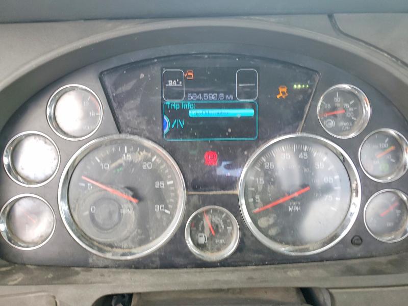 2017 Kenworth All other VIN 1XKZDP9X1HJ169880 COPART salvage auction — MINOR DENT/SCRATCHES, NC - CERTIFICATE OF TITLE (P), sold $15,800 on 2026-07-07 (photo 8)