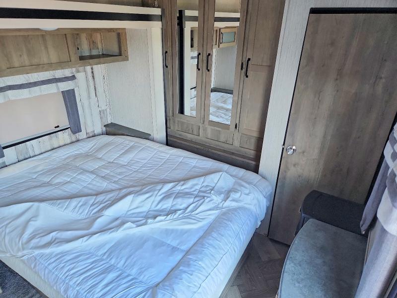 2021 Frrv Palomino VIN 4X4TPUP25MP091233 COPART salvage auction — MINOR DENT/SCRATCHES, FL - CERTIFICATE OF DESTRUCTION, sold $550 on 2026-07-27 (photo 5)