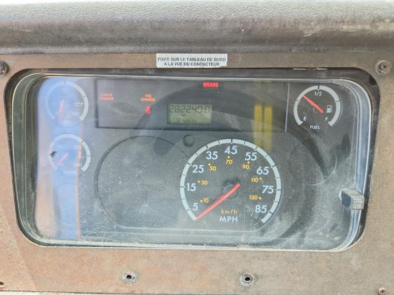 2002 Freightliner All other VIN 4UZAANCP62CK26533 COPART salvage auction — NORMAL WEAR, TX - CERTIFICATE OF TITLE (P), sold $6,600 on 2026-07-08 (photo 9)