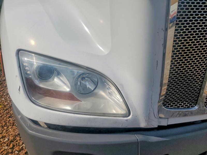 2018 Peterbilt All other VIN 1XPBA48XXJD478367 COPART salvage auction — MINOR DENT/SCRATCHES, IN - CERTIFICATE OF TITLE, sold $5,300 on 2026-07-28 (photo 9)