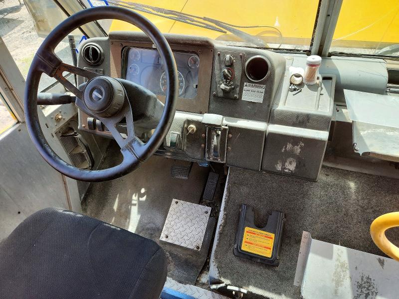 2002 Freightliner All other VIN 4UZAANCP62CK26533 COPART salvage auction — NORMAL WEAR, TX - CERTIFICATE OF TITLE (P), sold $6,600 on 2026-07-08 (photo 8)