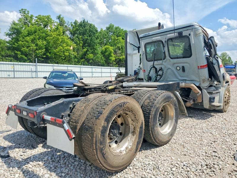 2025 Freightliner All other VIN 3AKJHLDR4SSVN0758 COPART salvage auction — ALL OVER, MO - SALVAGE CERTIFICATE OF TITLE, sold $16,500 on 2026-07-30 (photo 4)