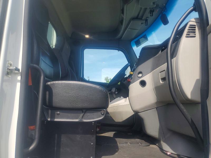 2018 Peterbilt All other VIN 1XPBA48XXJD478367 COPART salvage auction — MINOR DENT/SCRATCHES, IN - CERTIFICATE OF TITLE, sold $5,300 on 2026-07-28 (photo 6)