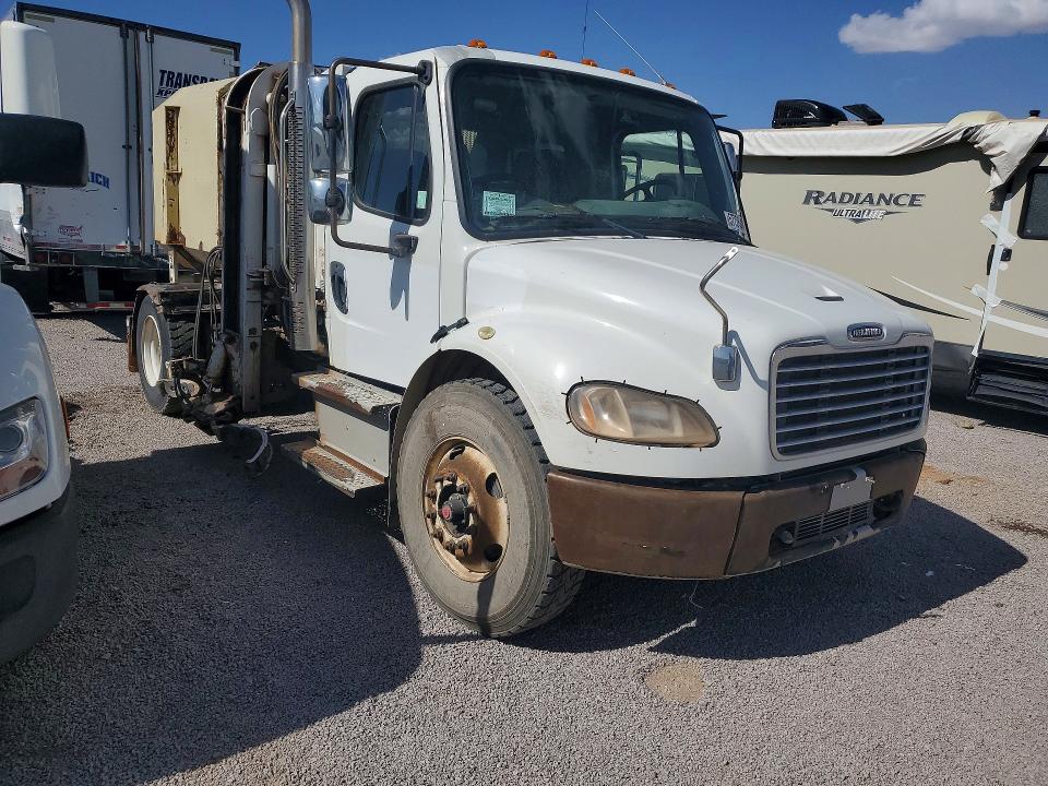 2016 Freightliner All other VIN 1FVACXDT1GHHB4937 COPART salvage auction — MINOR DENT/SCRATCHES, CD, sold $1,550 on 2026-07-15 (photo 4)