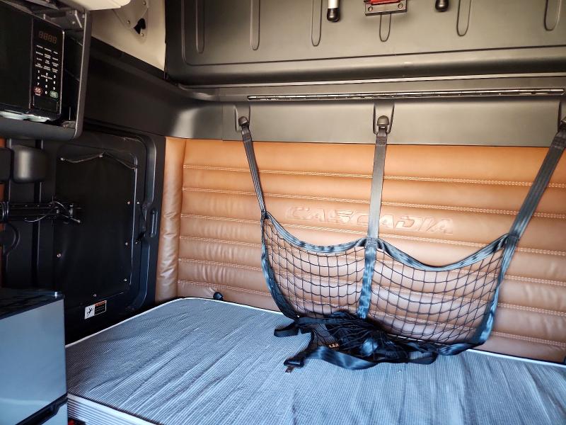 2022 Freightliner All other VIN 3AKJHHDR9NSND8733 COPART salvage auction — DAMAGE HISTORY, AZ - CERT OF TITLE-RESTORED SALVAGE, sold $30,750 on 2026-07-07 (photo 6)