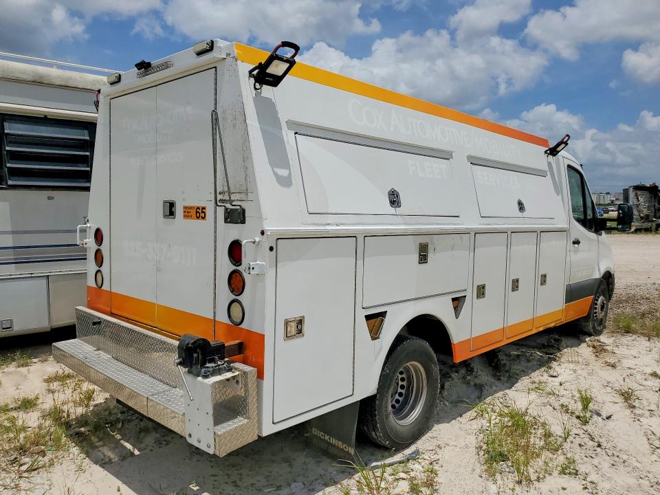 2019 Freightliner Sprinter VIN WDPPF4CD5KN038664 COPART salvage auction — MINOR DENT/SCRATCHES, LA - CERTIFICATE OF TITLE (P), sold $7,700 on 2026-07-14 (photo 3)