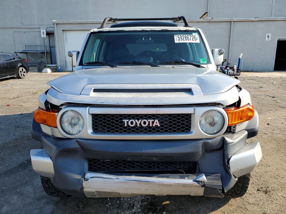 2008 Toyota Fj cruiser VIN JTEBU11F280106480 COPART salvage auction — FRONT END, Va - Certificate Of Title, sold $3,950 on 2026-07-15 (photo 5)