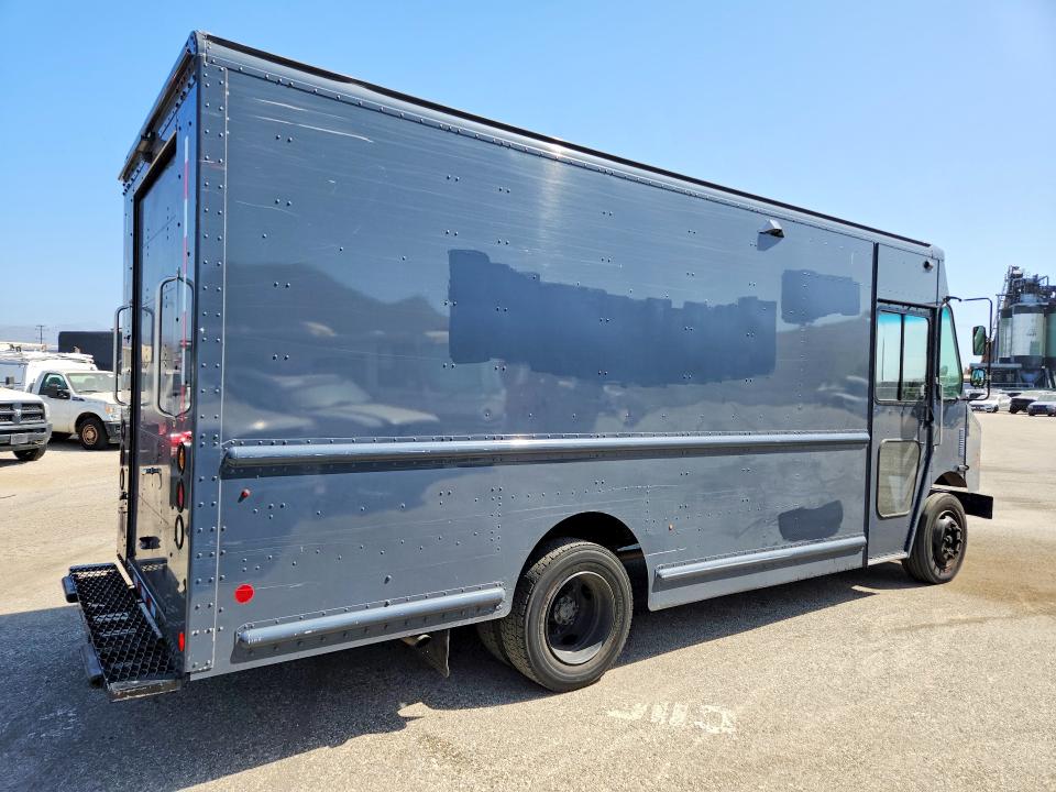 2020 Freightliner All other VIN 4UZAC2EA2LCMH8049 COPART salvage auction — MINOR DENT/SCRATCHES, CA - CERTIFICATE OF TITLE, sold $26,000 on 2026-07-27 (photo 3)