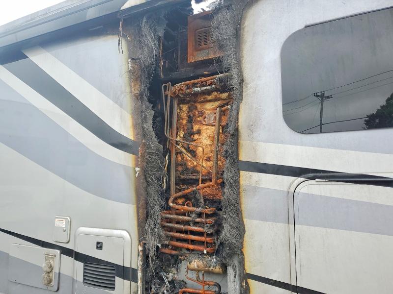 2020 Tiffen Unknown VIN W1X8E33Y0LN119178 COPART salvage auction — INTERIOR BURN, TN - SALVAGE CERTIFICATE (P), sold $5,700 on 2026-07-29 (photo 9)