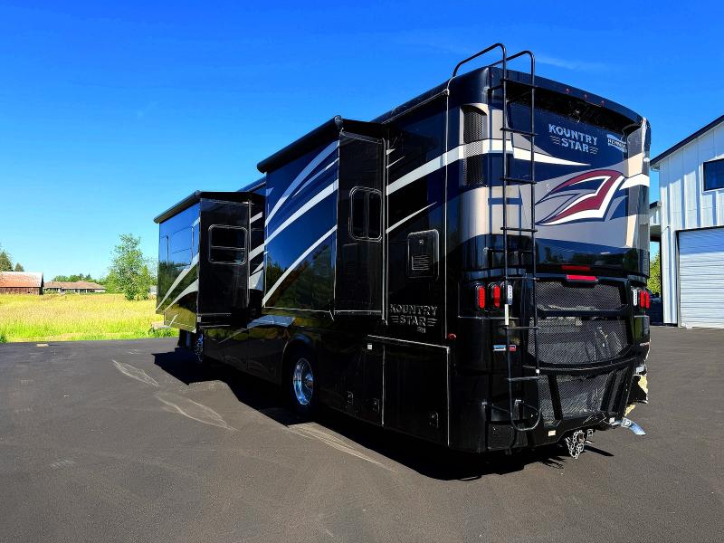 2023 Freightliner All other VIN 4UZACHFCXPCUD9444 COPART salvage auction — SIDE, OR - SALVAGE TITLE (P), sold $23,600 on 2026-07-28 (photo 3)
