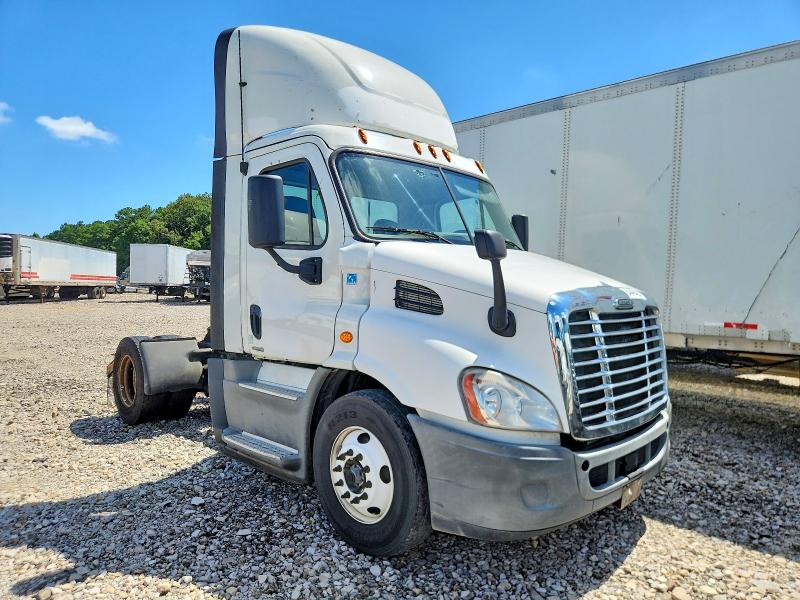 2018 Freightliner Cascadia 113 VIN 3AKBGADV8JSJN2668 COPART salvage auction — NORMAL WEAR, IN - CERTIFICATE OF TITLE, sold $1,450 on 2026-07-16 (photo 1)