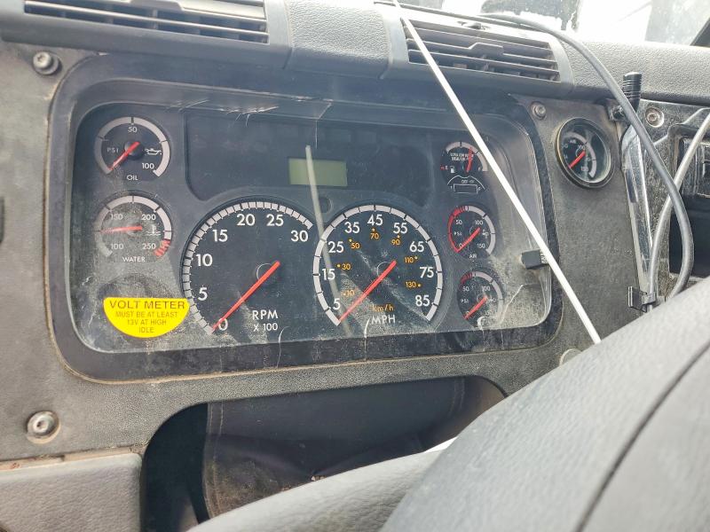 2015 Freightliner All other VIN 1FUJGLD54FLGE0637 COPART salvage auction — SIDE, SV, sold $2,000 on 2026-07-09 (photo 8)