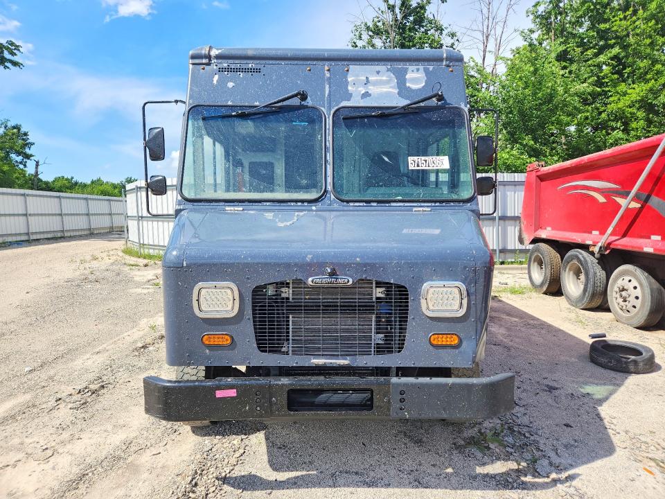 2020 Freightliner All other VIN 4UZAC2EA1LCLZ6821 COPART salvage auction — MINOR DENT/SCRATCHES, WI - CERTIFICATE OF TITLE, sold $13,000 on 2026-08-11 (photo 5)