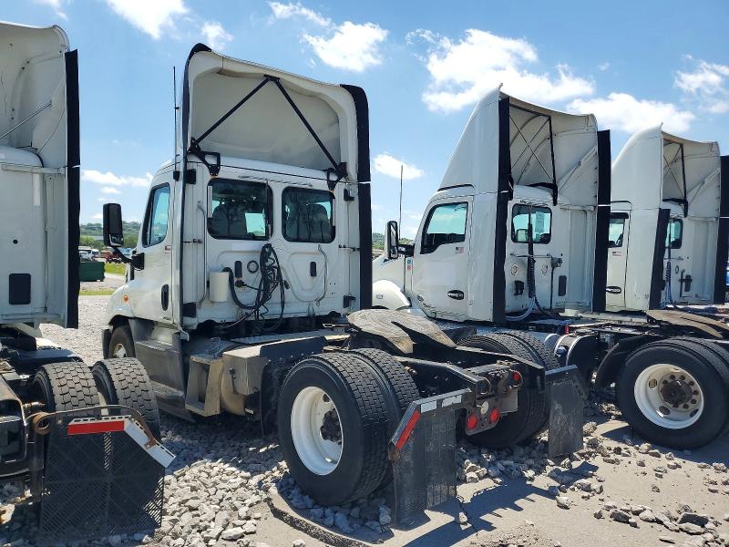 2018 Freightliner Cascadia 113 VIN 3AKBGADV1JSJN2804 COPART salvage auction — MINOR DENT/SCRATCHES, IN - CERTIFICATE OF TITLE, sold $950 on 2026-07-10 (photo 3)
