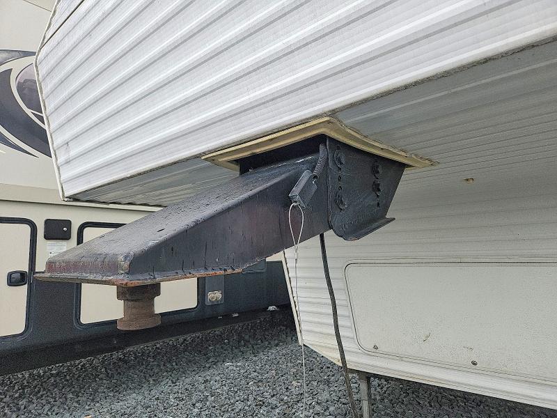 2008 Forest river cherokee Recreation VIN 4X4FCKD278X106161 COPART salvage auction — NORMAL WEAR, MI - CERT OF TITLE-REBUILT SALVAGE, sold $700 on 2026-07-28 (photo 7)
