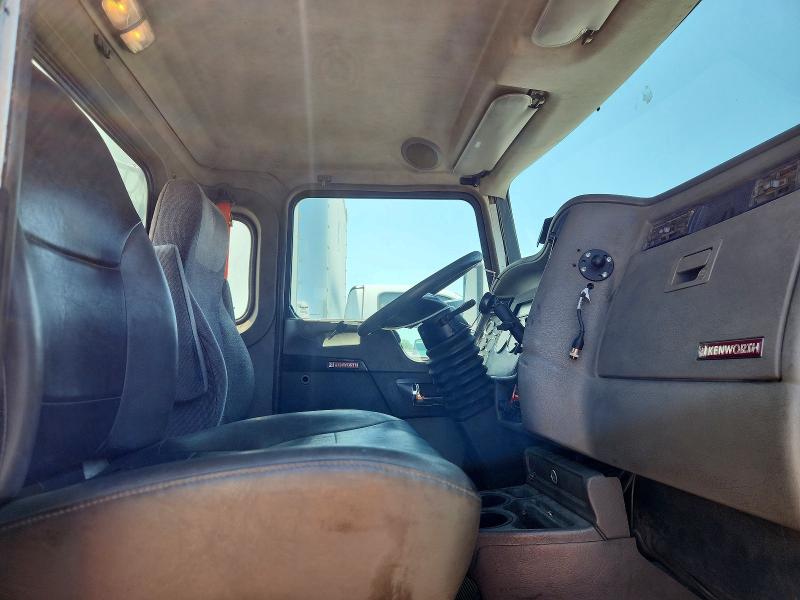 2015 Kenworth All other VIN 2XKHAJ7XXFM462686 COPART salvage auction — MINOR DENT/SCRATCHES, IN - CERTIFICATE OF TITLE, sold $8,000 on 2026-07-07 (photo 5)