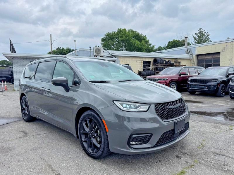 2023 Chrysler Pacifica VIN 2C4RC1BG4PR516926 COPART salvage auction — NORMAL WEAR, NJ - CERTIFICATE OF TITLE (P), sold $10,200 on 2026-07-18 (photo 1)