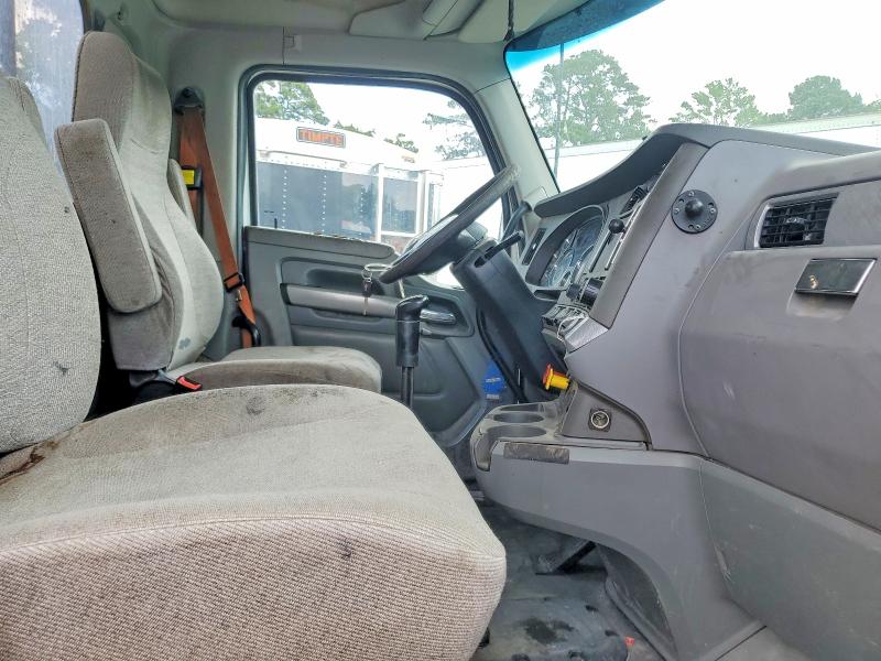 2017 Kenworth All other VIN 1XKZDP9X1HJ169880 COPART salvage auction — MINOR DENT/SCRATCHES, NC - CERTIFICATE OF TITLE (P), sold $15,800 on 2026-07-07 (photo 5)
