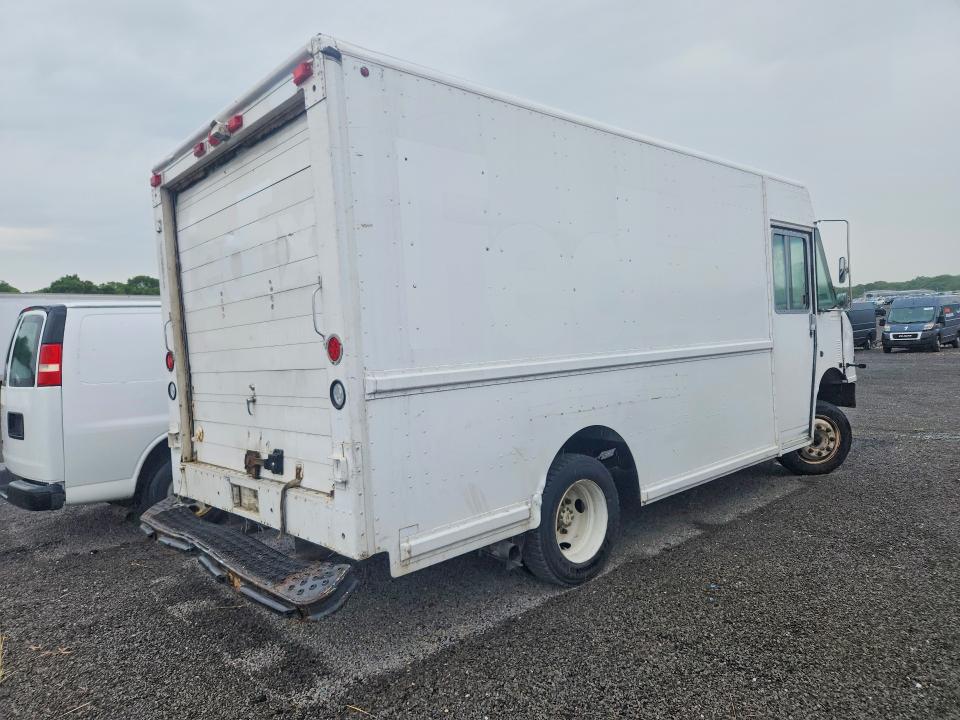 1998 Frht Mt45 chass VIN 4UZA4FFD0WC912247 COPART salvage auction — SIDE, MA - CERT OF TITLE-RECONSTRCTD COLL, sold $800 on 2026-07-06 (photo 3)
