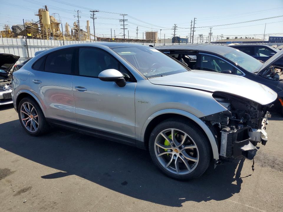 2022 Porsche Cayenne VIN WP1BE2AY8NDA51058 COPART salvage auction — Front End, CA - SALVAGE CERTIFICATE (P), sold $34,650 on 2026-06-26 (photo 4)