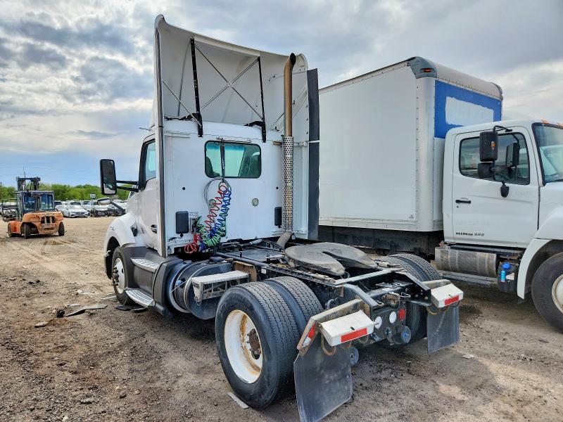 2016 Kenworth All other VIN 1XKYA48X9GJ496711 COPART salvage auction — MINOR DENT/SCRATCHES, IN - CERTIFICATE OF TITLE, sold $5,100 on 2026-07-07 (photo 3)