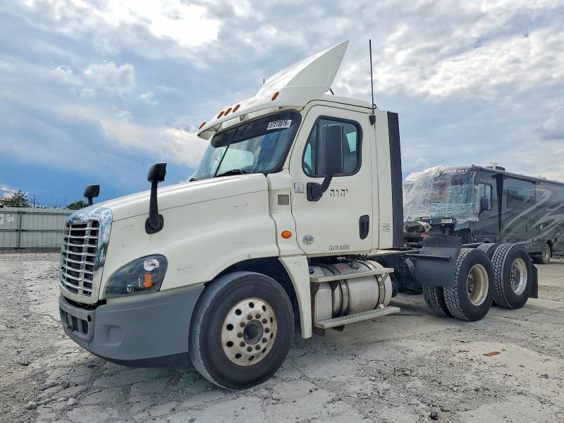 2018 Freightliner All other VIN 3AKJGEDVXJSJK4664 COPART salvage auction — MINOR DENT/SCRATCHES, OH - CERTIFICATE OF TITLE, sold $4,100 on 2026-07-21 (photo 2)