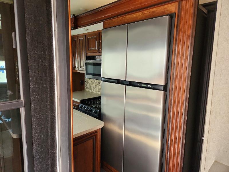 2018 Keystone rv Avalanche VIN 4YDF32024JE760495 COPART salvage auction — WATER/FLOOD, FS, sold $9,899 on 2026-08-15 (photo 5)