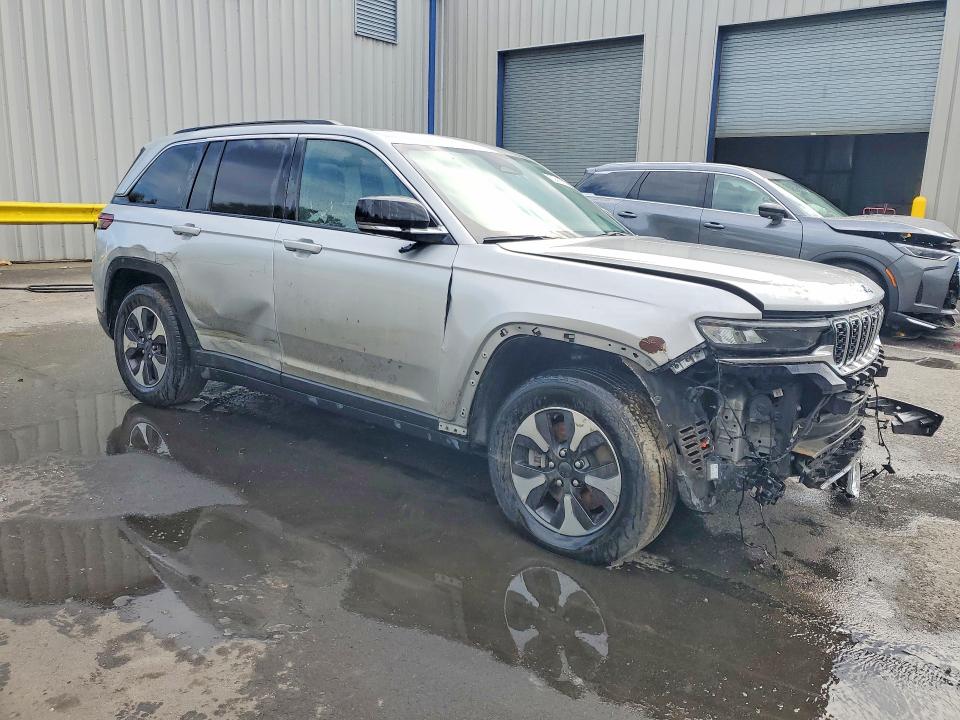 2024 Jeep Cherokee VIN 1C4RJYB69RC111257 COPART salvage auction — FRONT END, Ny - Certificate Of Title, sold $8,500 on 2026-07-02 (photo 4)