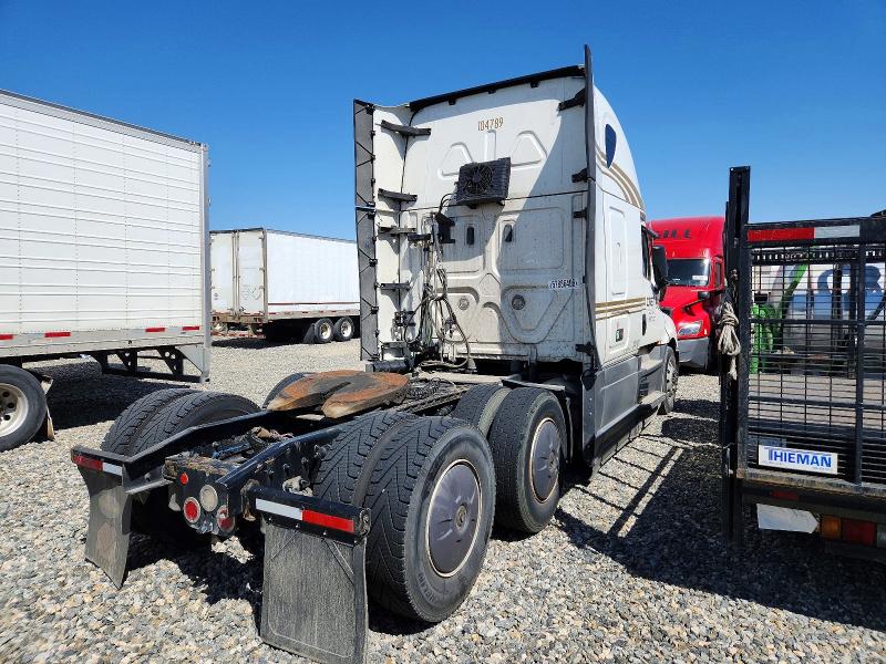 2022 Freightliner All other VIN 3AKJHHDR2NSMY8519 COPART salvage auction — SIDE, IN - DIS/DLR/EXP ONLY CLEAN TITLE, sold $6,100 on 2026-07-28 (photo 4)
